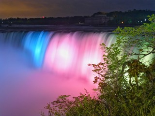 Abrisskante Niagara Fälle bei Nacht