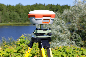 Geodetic receiver working autonomously in the field