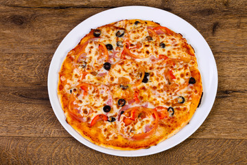 Pizza with ham