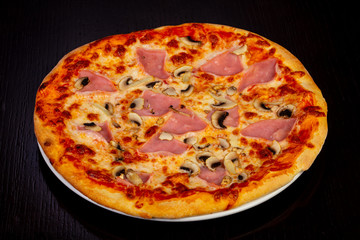 Delicious ham pizza