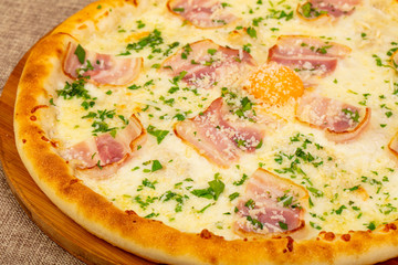 Pizza Carbonara with ham