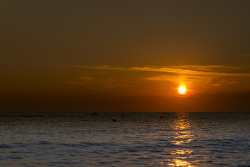 Alba sul mare adriatico