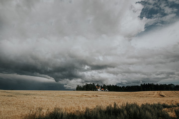 Fototapeta na wymiar Landschaft mit Wolken