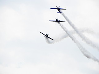 Flying Bulls plane acrobation 
