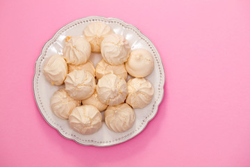 merengues on dish