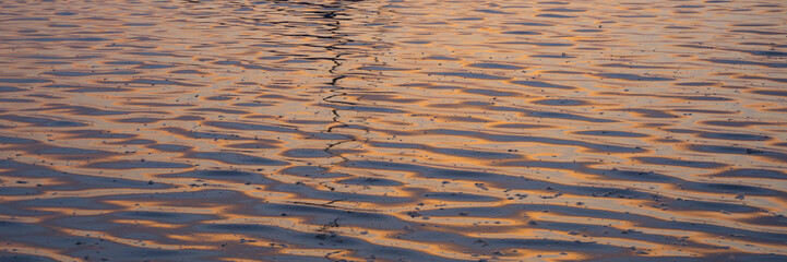 Wasserfläche im Abendlicht, Norddeich, Norden, Ostfriesland, Niedersachsen, Deutschland, Europa