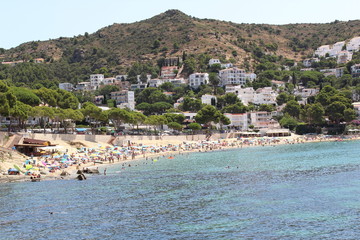 paysage vue sur la plage ou la cote de Roses Espagne