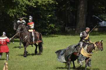 cavalieri corazzati a cavallo
