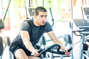 Obraz na płótnie Canvas Young sport man exercising in fitness gym