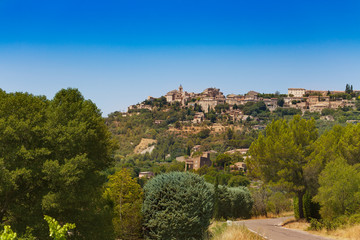 Fototapeta na wymiar Gordes town in Provence-Alpes-Cote d'Azur view