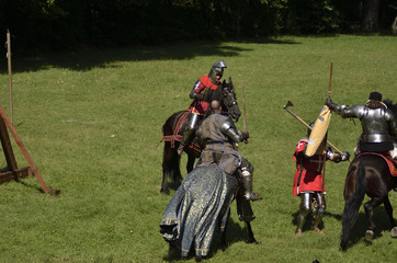 cavalieri corazzati a cavallo