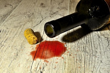 wino na podłodze © Piotr Łaskawski