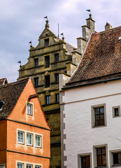 Obraz premium Beautiful painted buildings of Rothenburg Ob Der Tauber in Bavaria, Germany, taken on a cloudy day. Take in the main square of the city