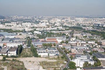 Obraz premium Vue aérienne d'une ville en pleine expansion