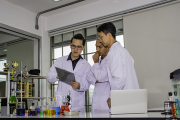 Scientists are experimenting in the laboratory.