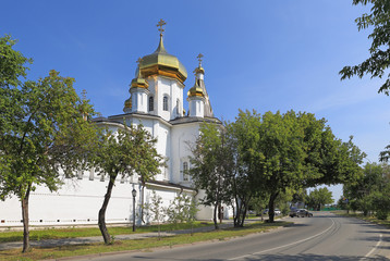 Fototapeta na wymiar The view of the Orthodox Svyato-Troitsky monastery in Tyumen