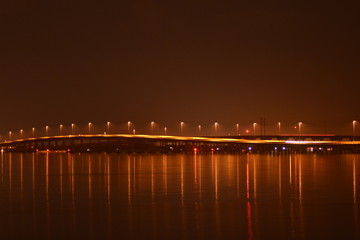 Obraz premium Bridge Over Peace River at Night