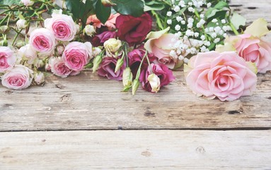 Grußkarte - Blumenstrauß Vintage Rosen rosa - Muttertag , Geburtstag, Hochzeit Karte - Rosen auf Holzuntergrund mit Textfreiraum