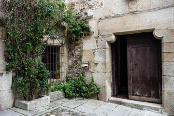 Fototapeta na wymiar Medieval Doorway - Spain
