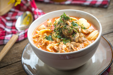 Fresh tomato soup with conchigliette.