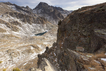 Vue sur une vallée de montagne