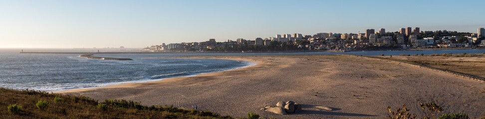 Panoramica de la desembocadura del rio Duero en Oporto © Xevi Vilaregut