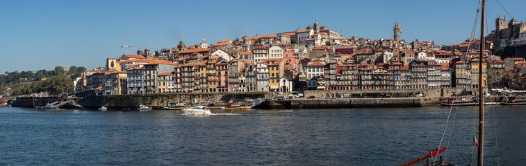 Fototapeta na wymiar Panorámica del puerto de Oporto