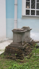 Надгробия в ограде храма ВСЕХ СВЯТЫХ