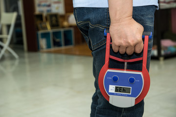 DIGITAL HAND GRIP DYNAMOMETER, Measuring values of the static flexor power for Left and right...