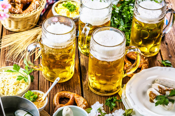 Oktoberfest ,bayerische Spezialitäten und Bier 