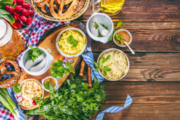 Oktoberfest ,bayerische Spezialitäten und Bier 