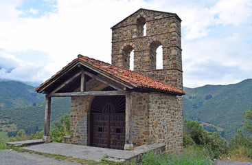 Fototapeta na wymiarErmita de San Miguel en Cantabria España
