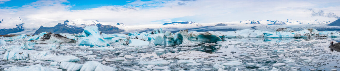 Fototapeta na wymiar Wonderful view of Glacier Lagoon, Jokulsarlon, on South Iceland