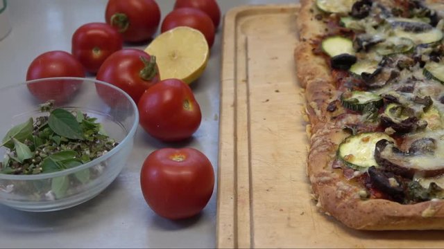 Pizza gebacken komplett