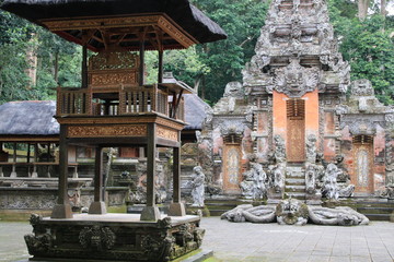 Tempel im Affenwald in Ubud Bali Indonesien