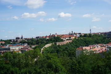 Panorama czeskiej Pragi (Praha) - widok z Zamku Wyszechradzkiego