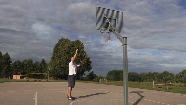 Perfectly throw in one after the other basket 