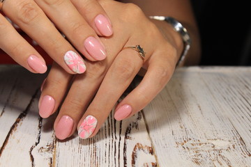 Obraz na płótnie Canvas fashionable pink manicure