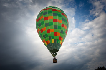 Naklejka premium coloful hot air balloon flying in sky