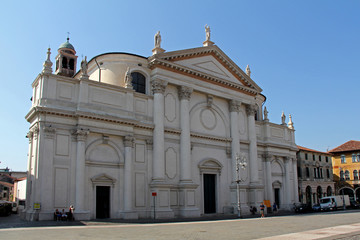 Fototapeta na wymiar La chiesa di San Giovanni a Bassano del Grappa