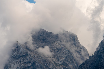 Wilder Kaiser mit Wolken im Kaisertal