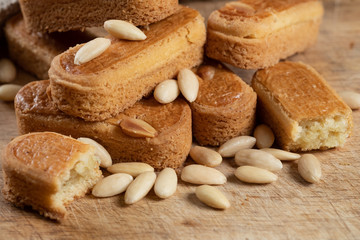 Almond fingers
