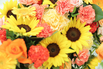 オレンジのテーブル装花