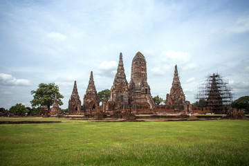 Obraz premium Sculpture Landscape of Ancient old pagoda is Famous Landmark old History Buddhist temple,Beautiful Wat Chai Watthanaram temple in ayutthaya Thailand