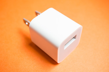 白いUSB電源アダプター