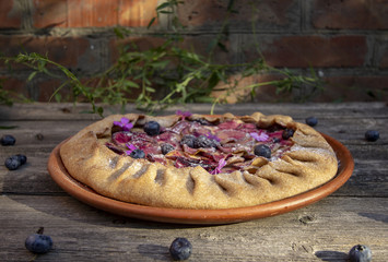 галета с ягодами и яблоками 