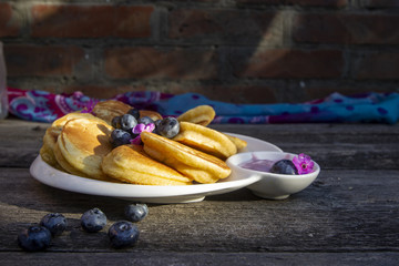 оладьи с черникой  