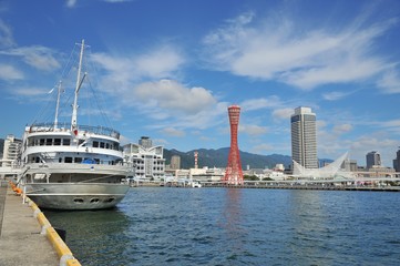 快晴の神戸港