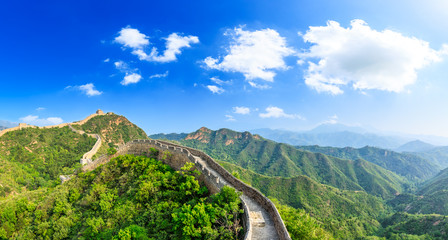 Fototapeta na wymiar Beautiful Great Wall of China under the blue sky