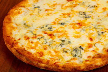 Pizza four cheese
